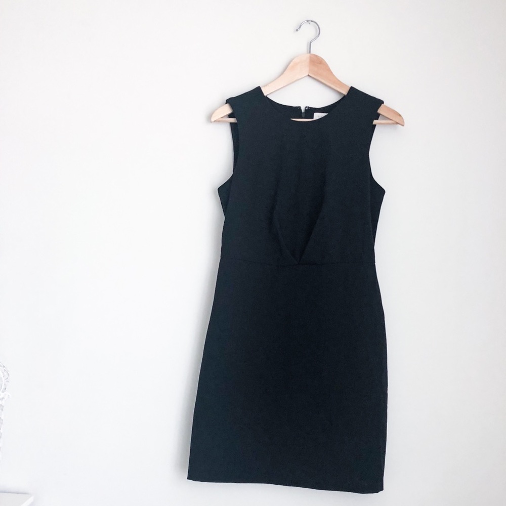 Like new Andeawy Flattering Black sheath dress
